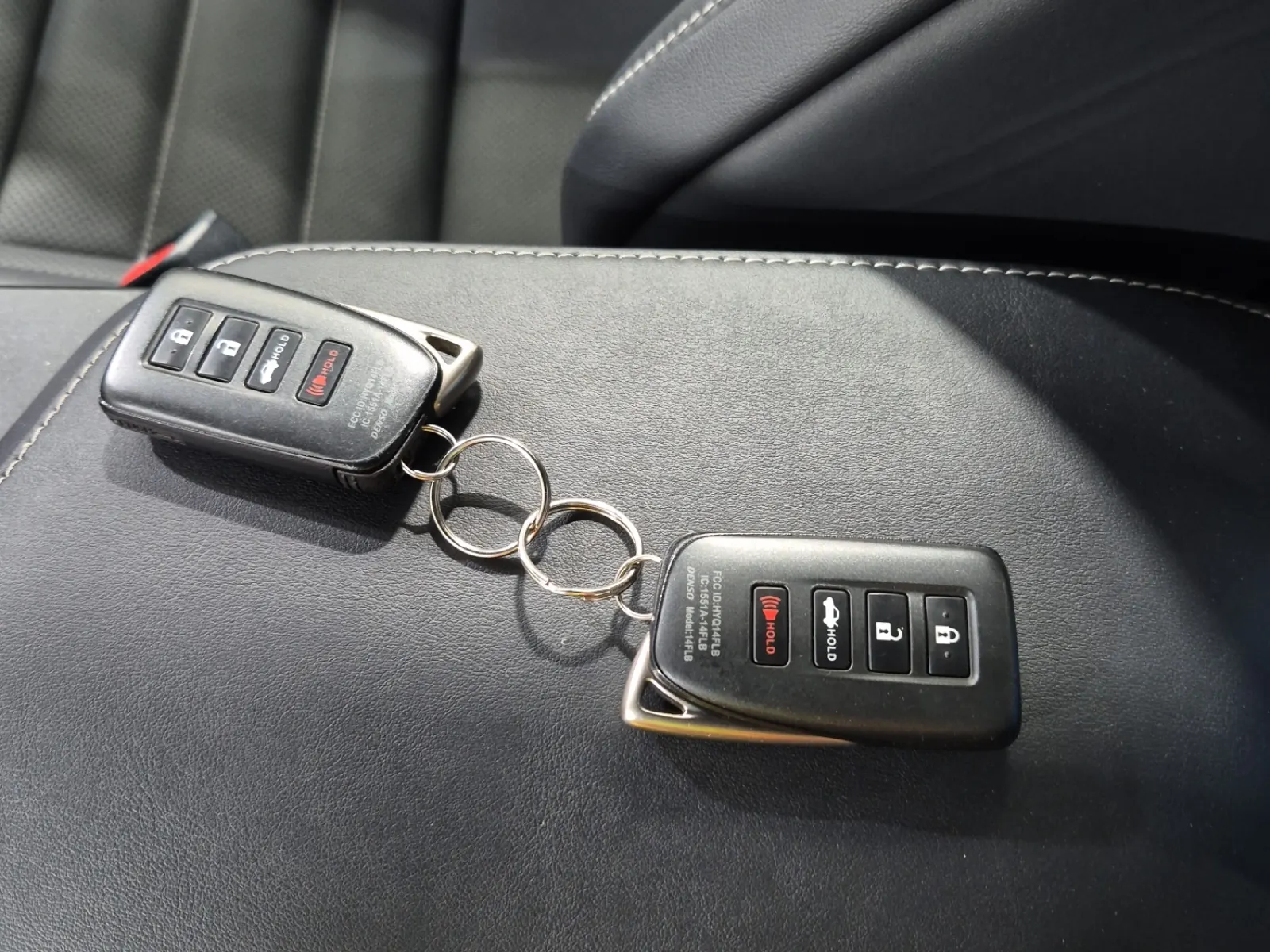 Keys/Fobs/Manual Photo