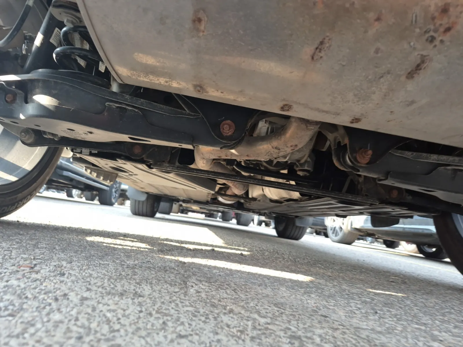 Undercarriage - Rear Photo