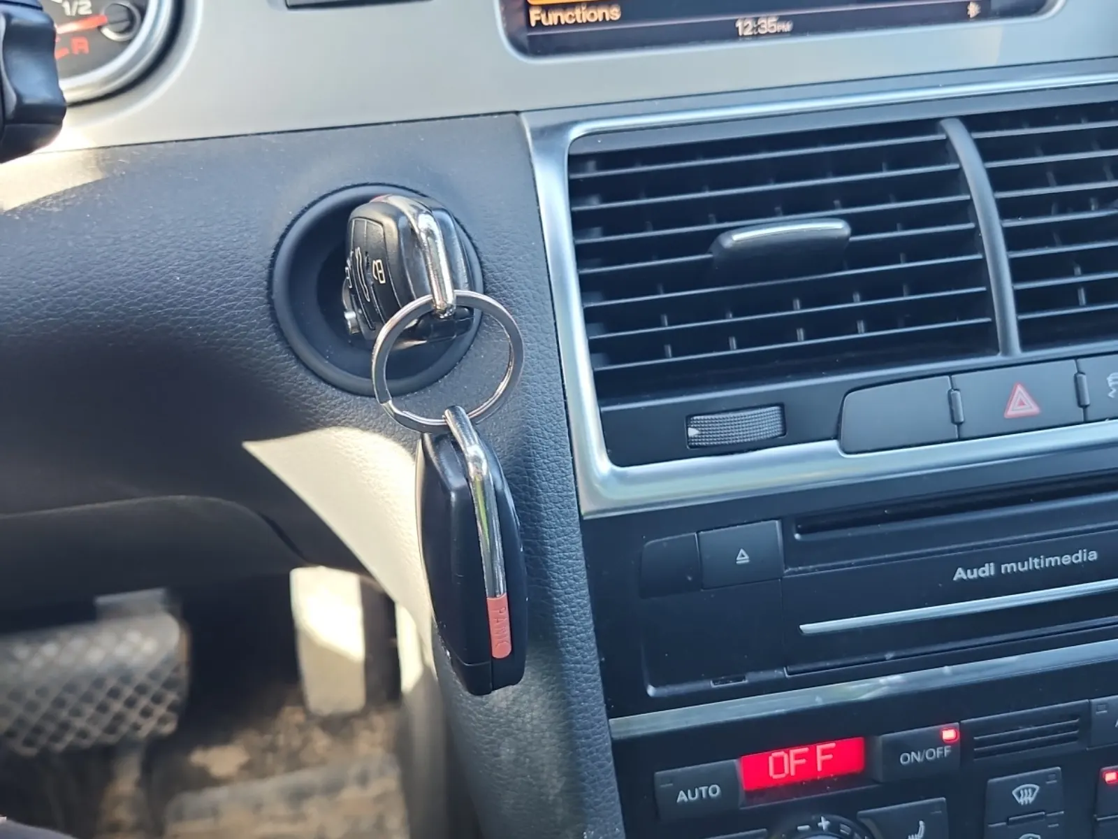 Keys/Fobs/Manual Photo