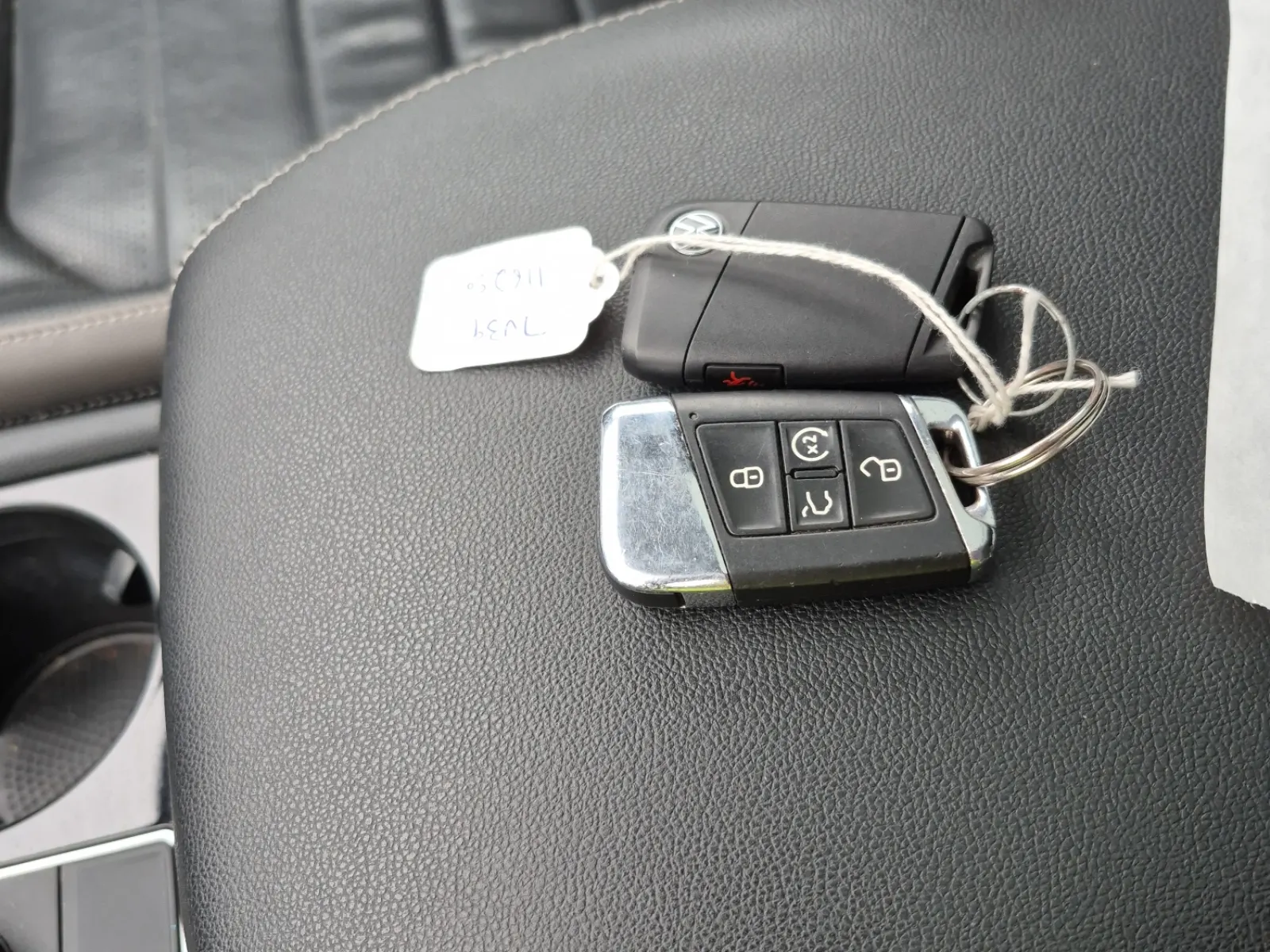 Keys/Fobs/Manual Photo