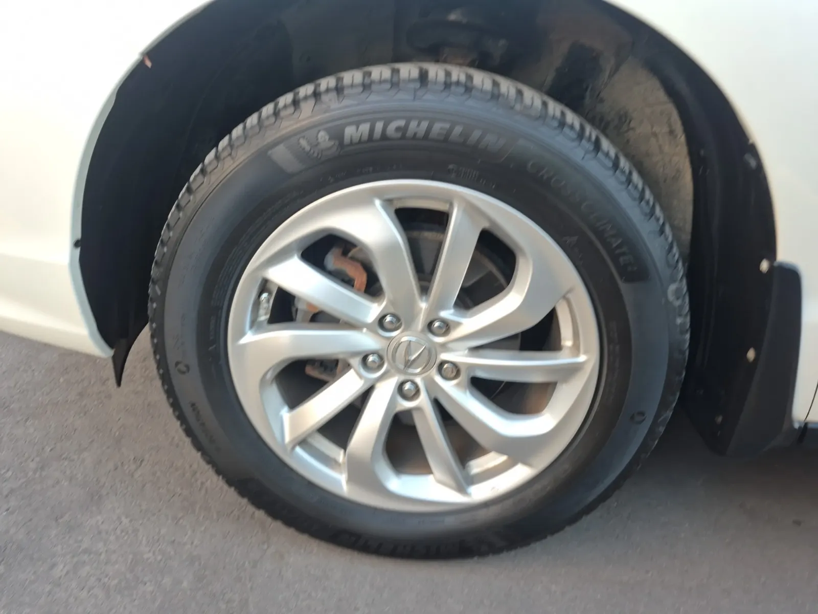 Front driver wheel/tire photo