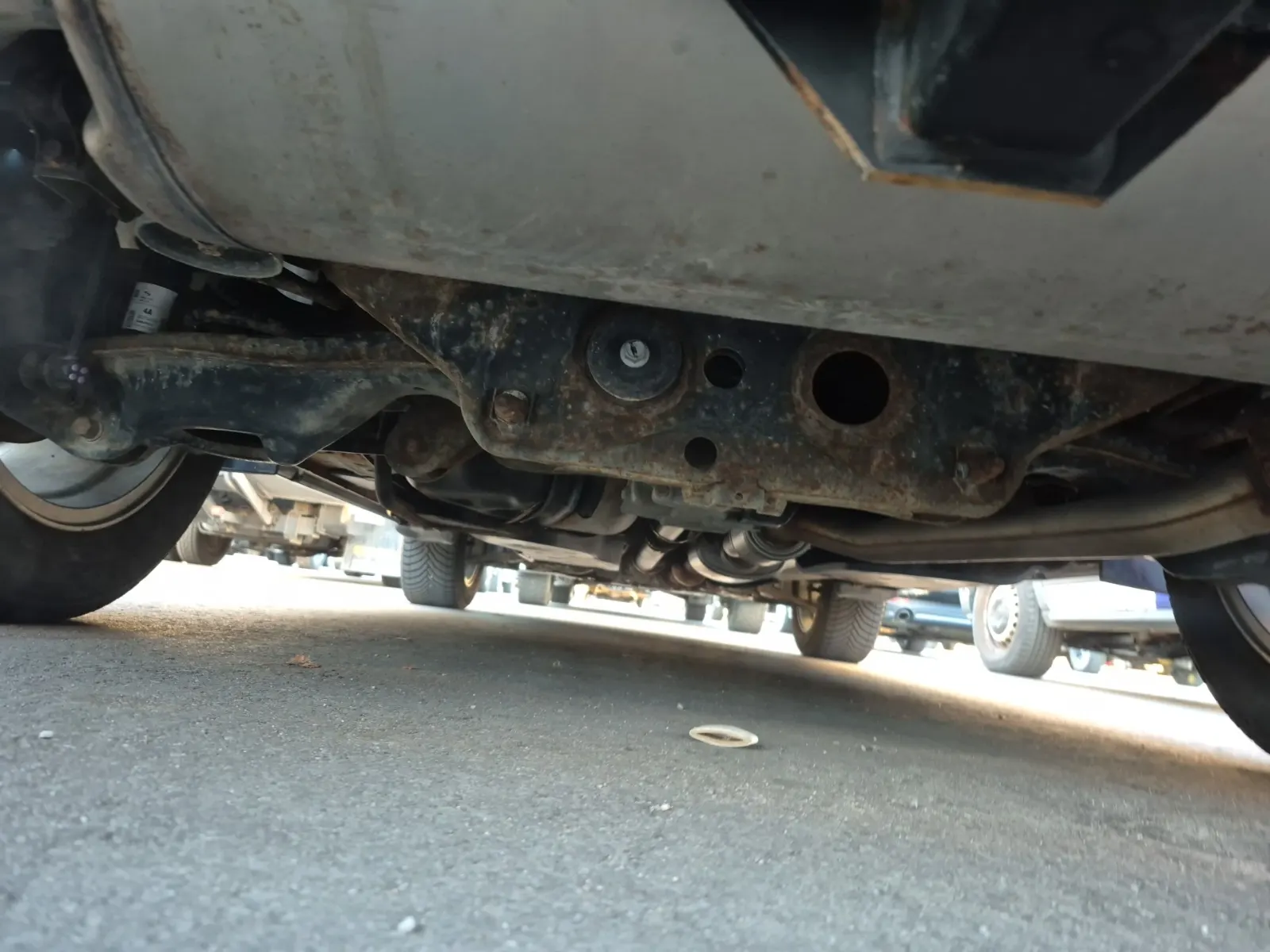 Undercarriage - Rear Photo