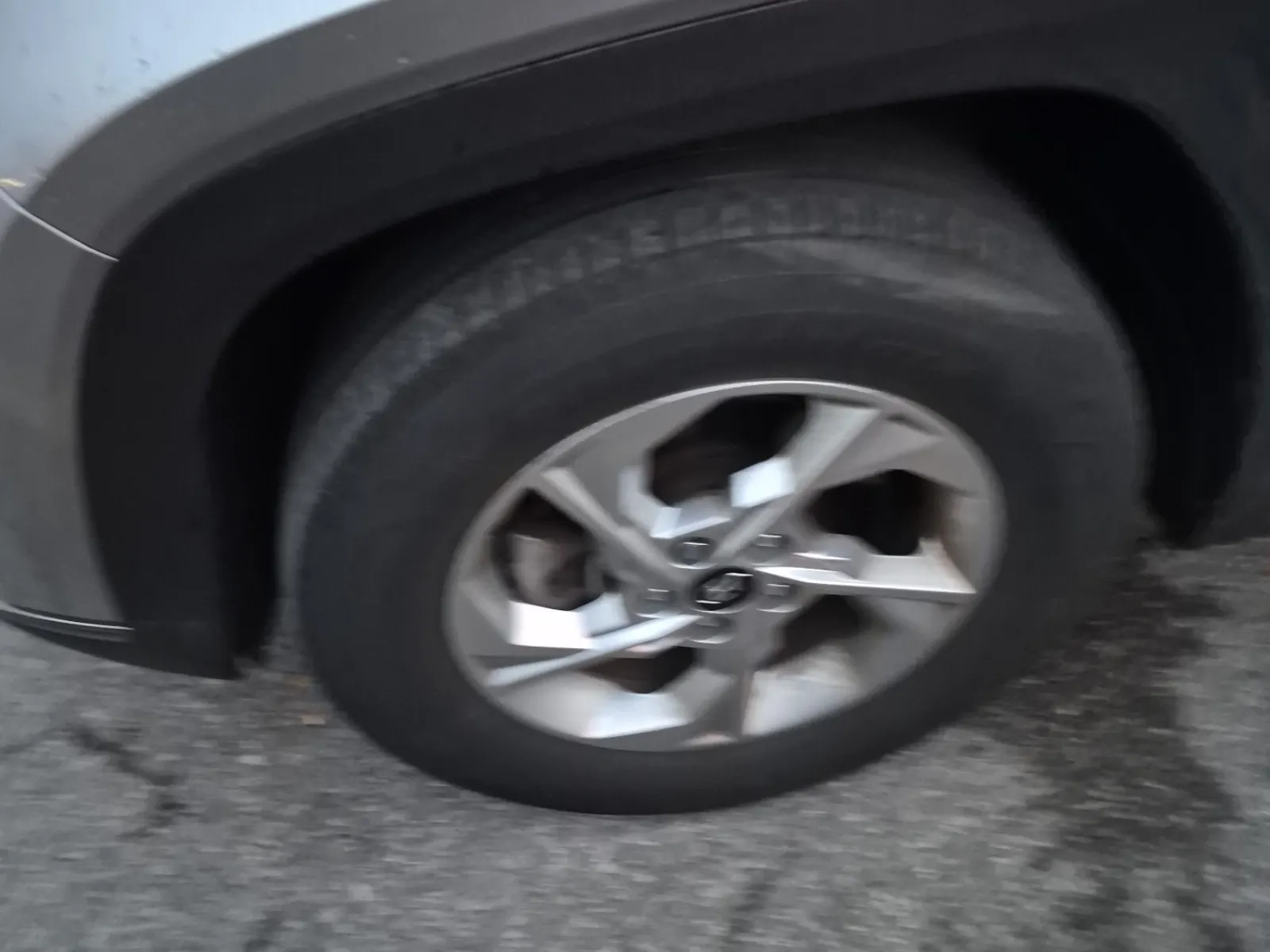 Front driver wheel/tire photo