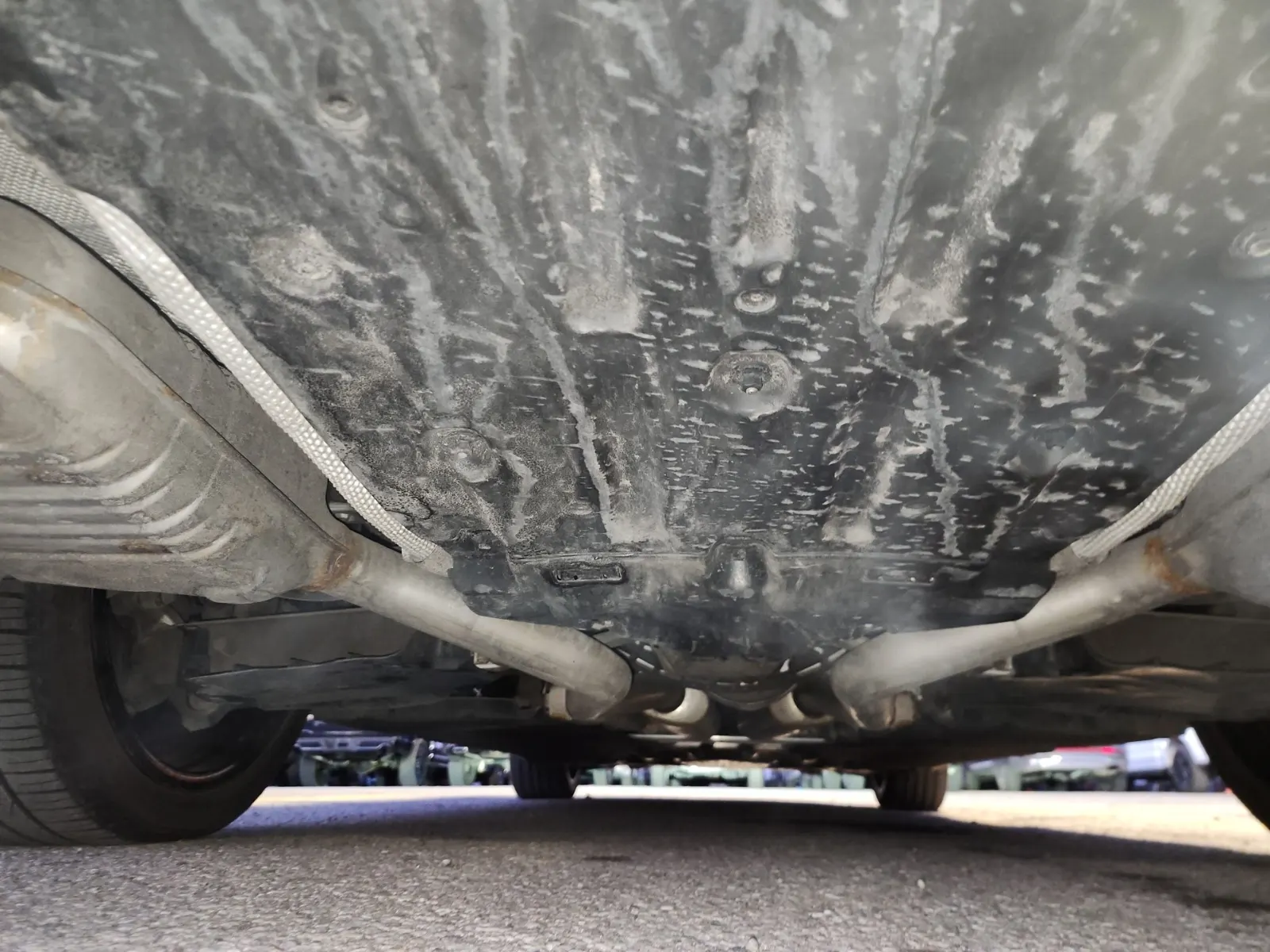 Undercarriage - Rear Photo
