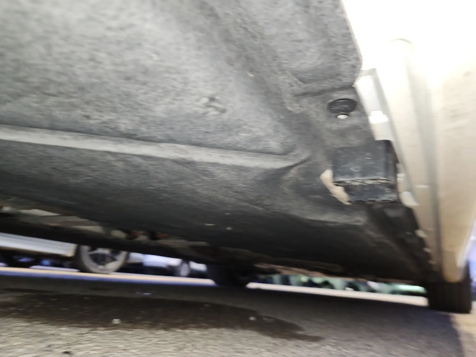 Undercarriage - Passenger Photo