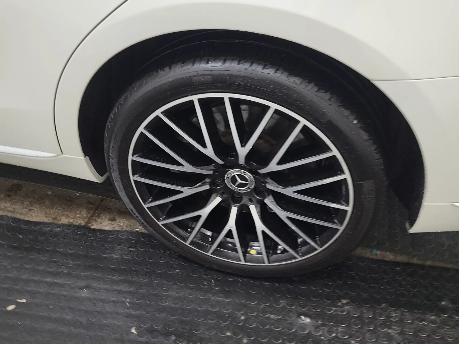 Left Rear Wheel/Tire Photo