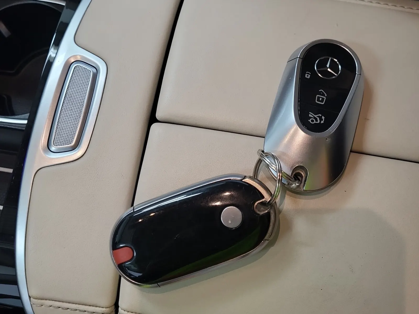 Keys/Fobs/Manual Photo