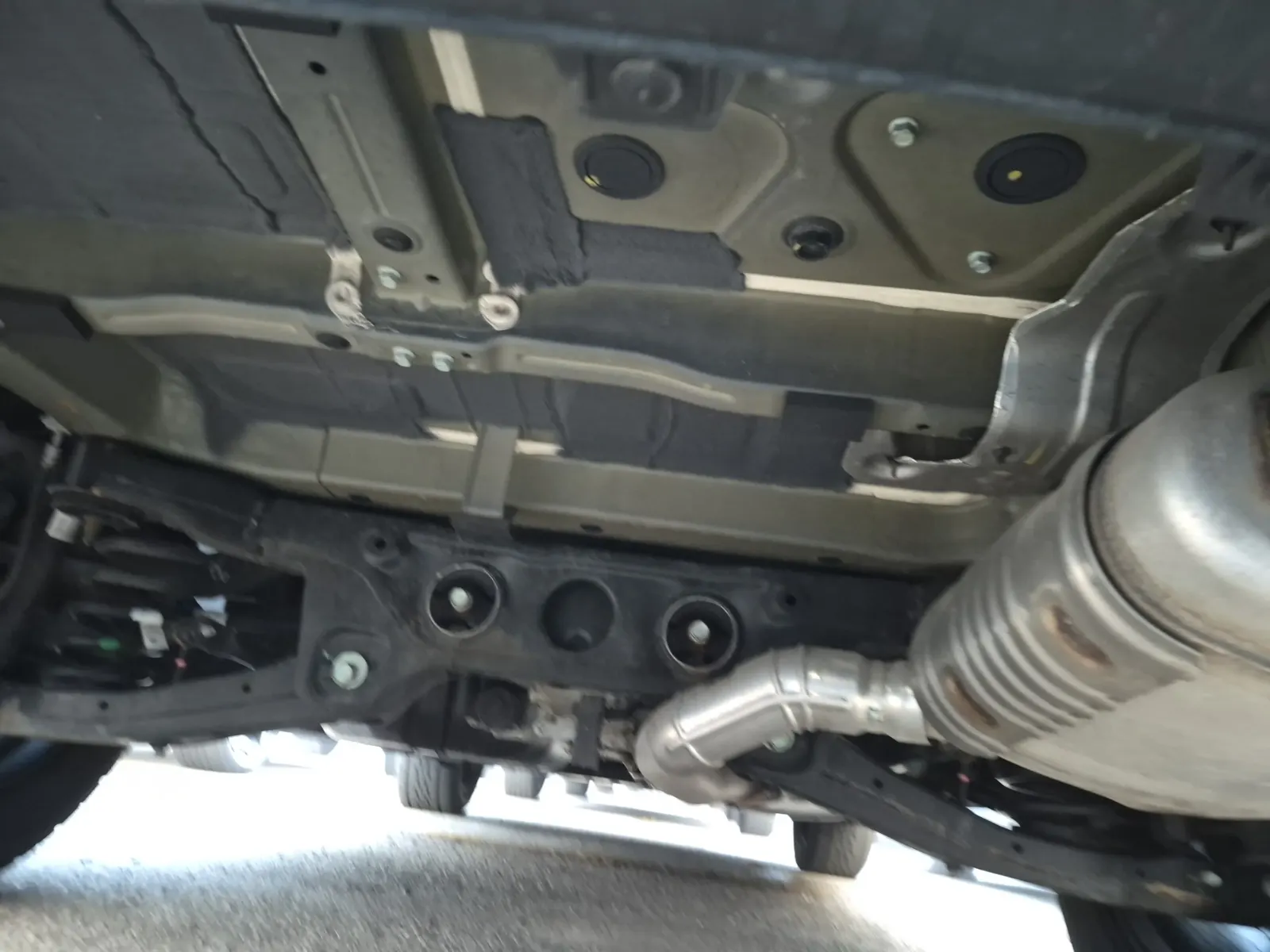 Undercarriage - Rear Photo