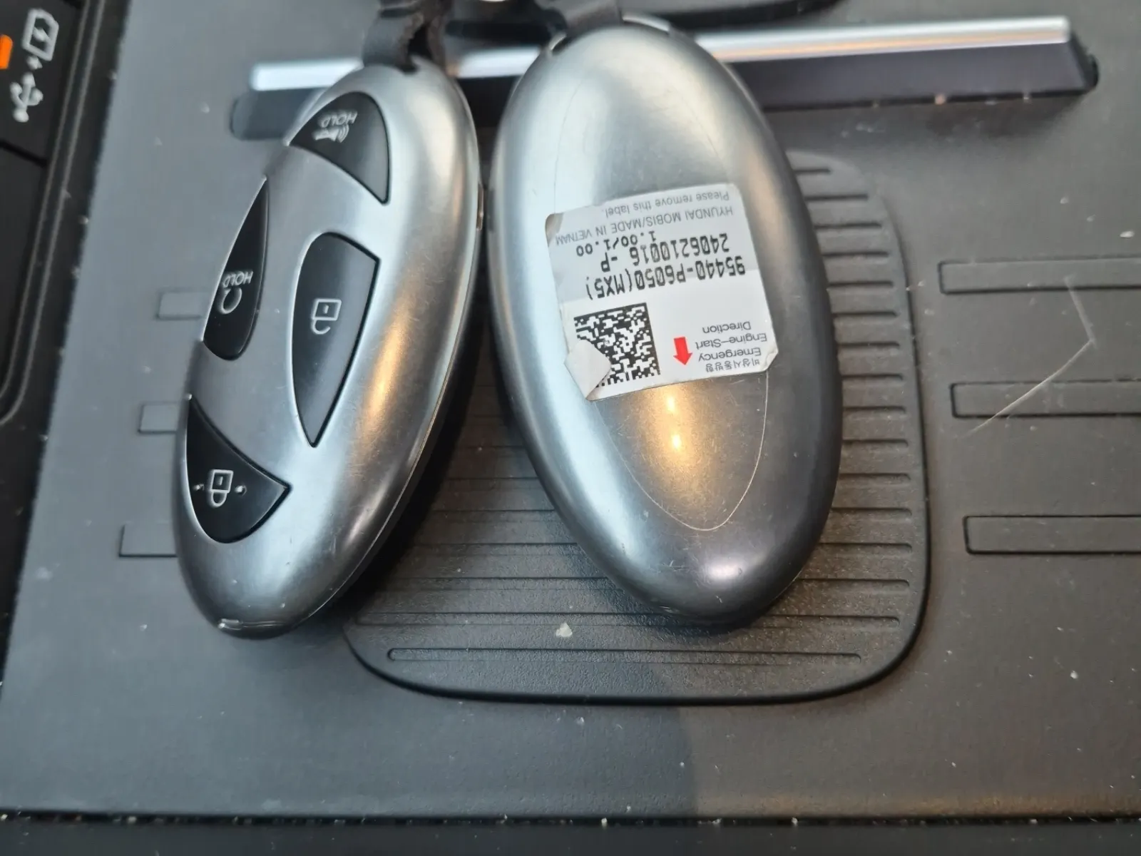 Keys/Fobs/Manual Photo