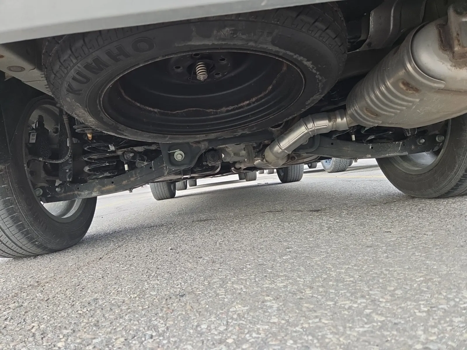 Undercarriage - Rear Photo