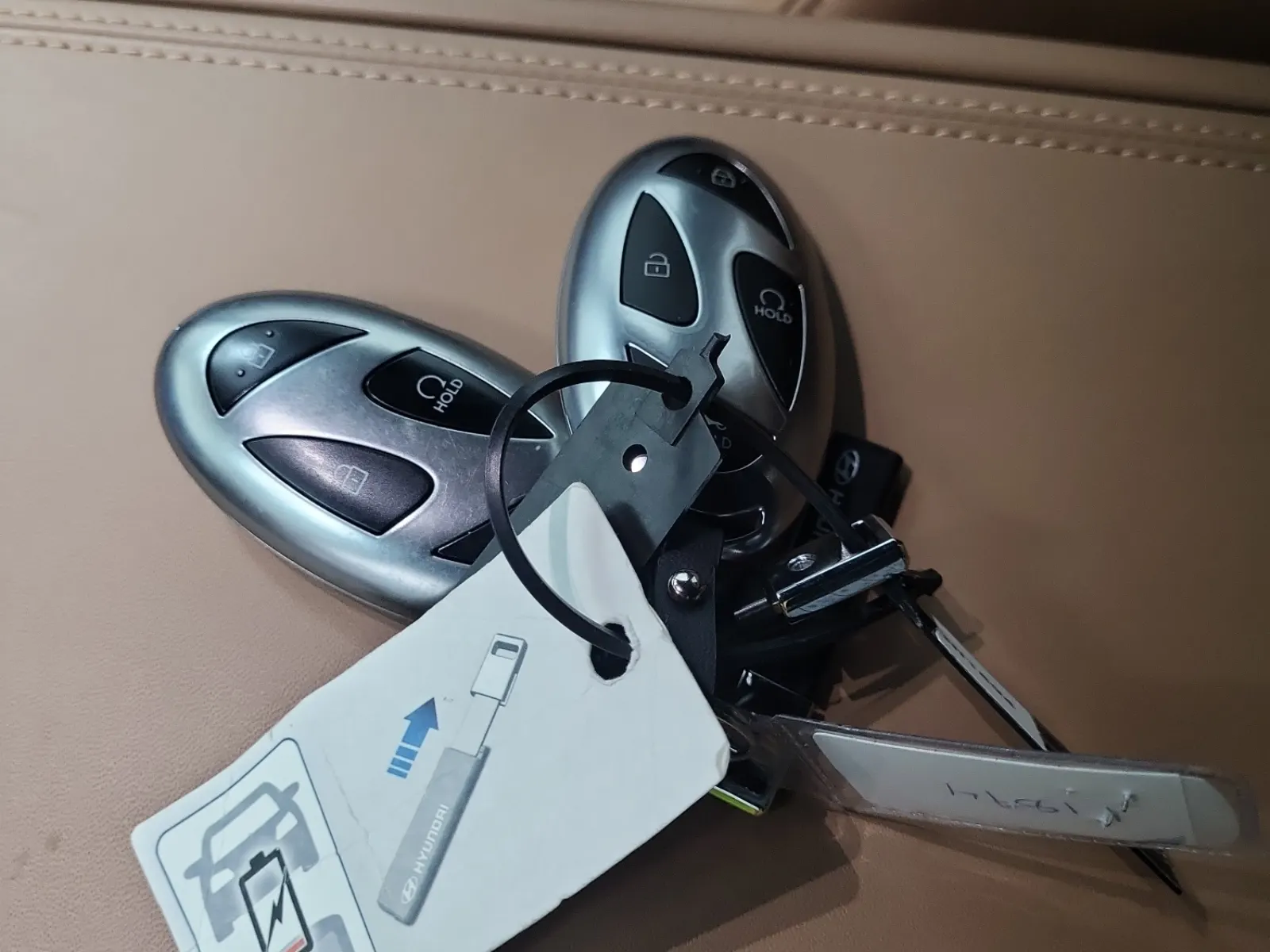 Keys/Fobs/Manual Photo