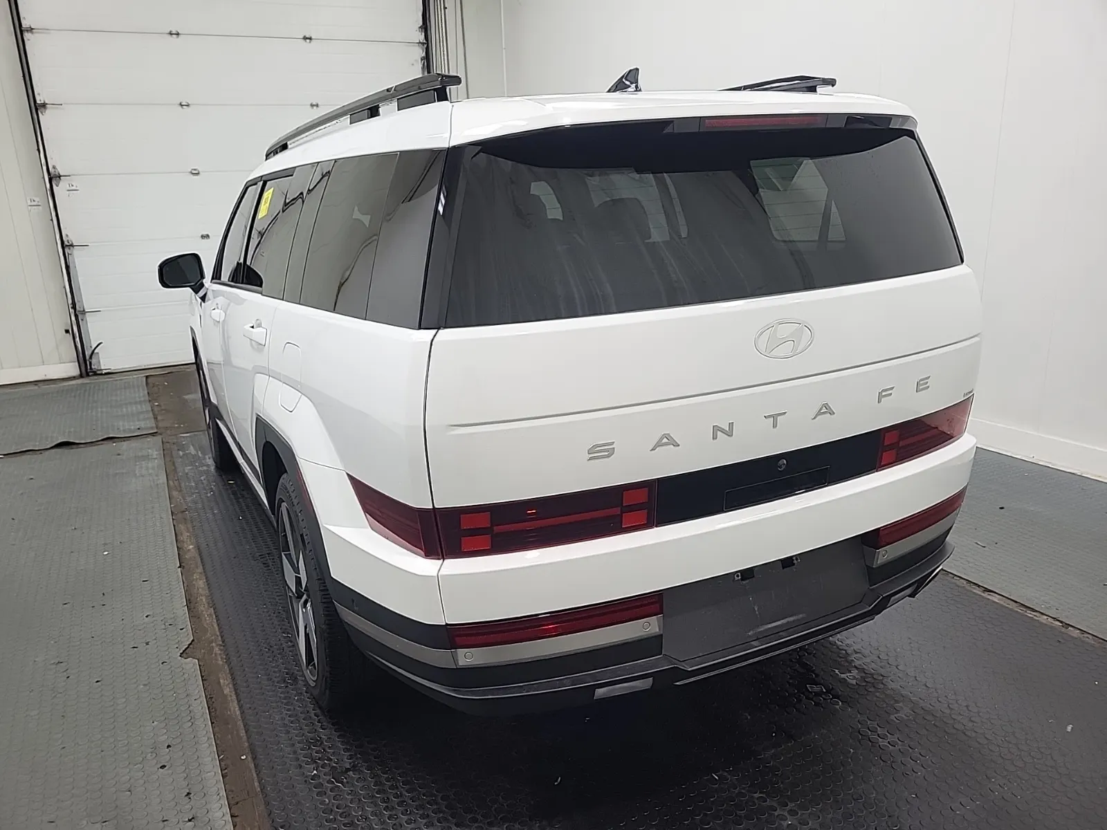 Driver Rear 3/4 Photo