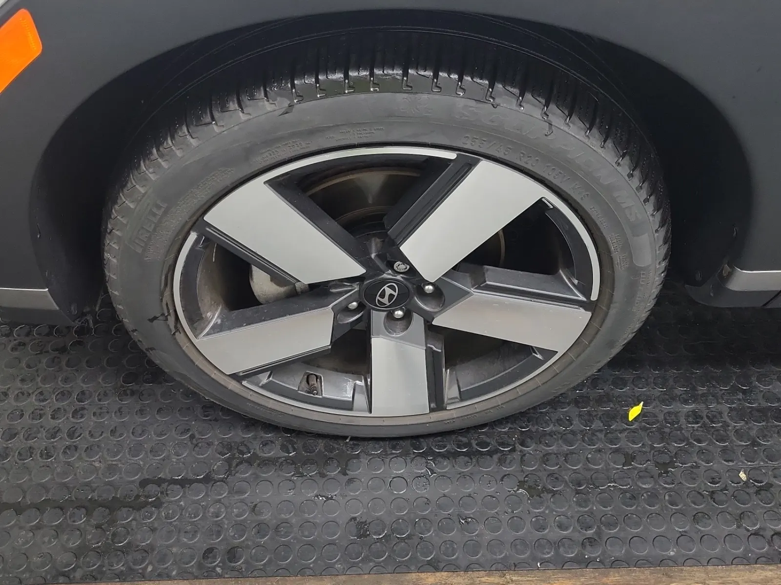Front driver wheel/tire photo