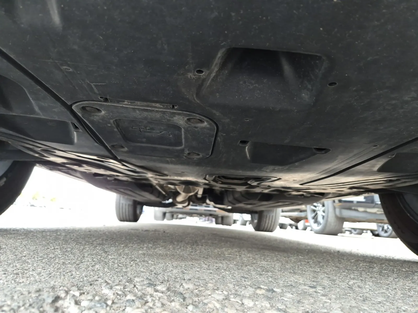 Undercarriage - Front Photo