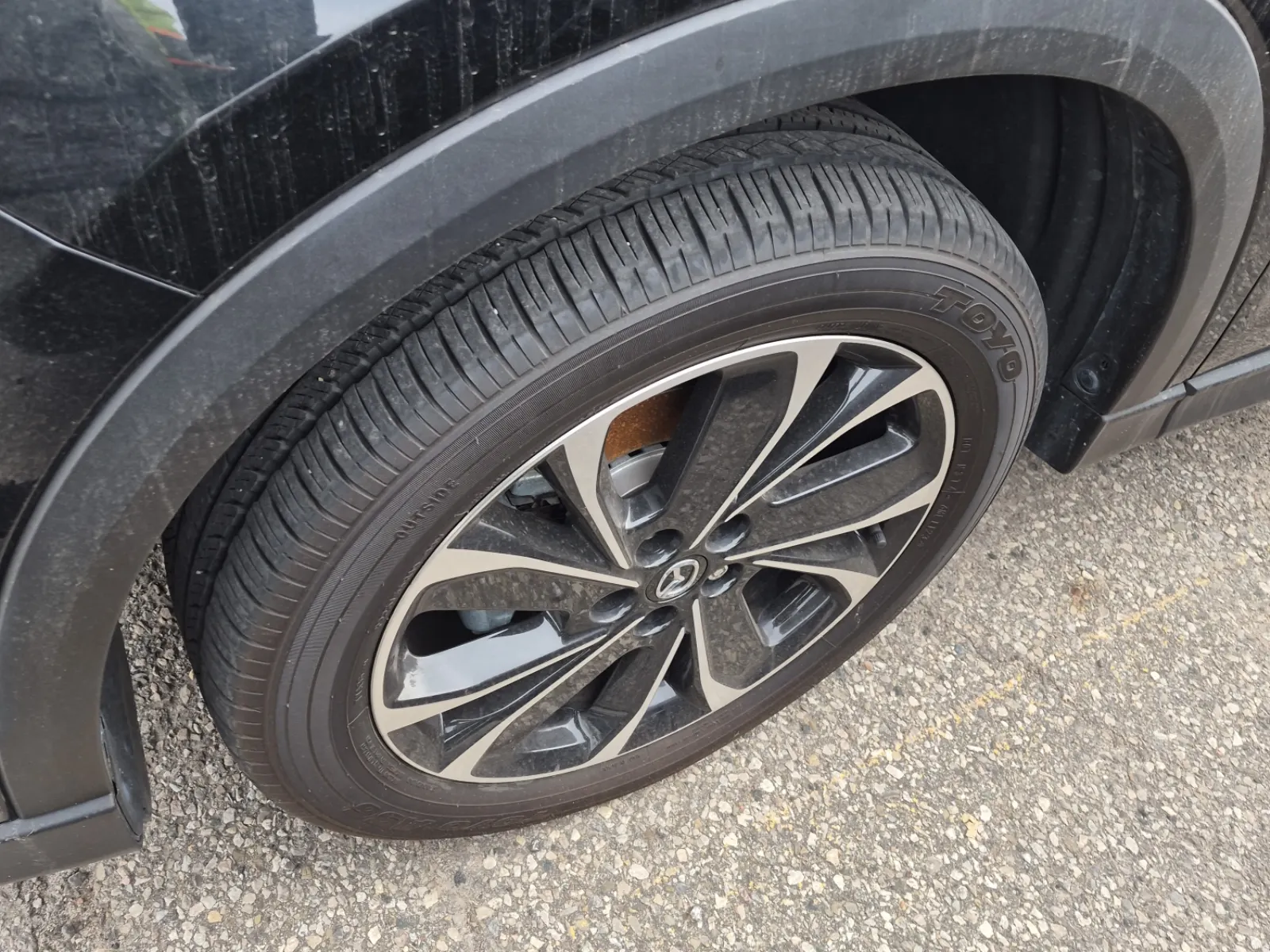 Front driver wheel/tire photo