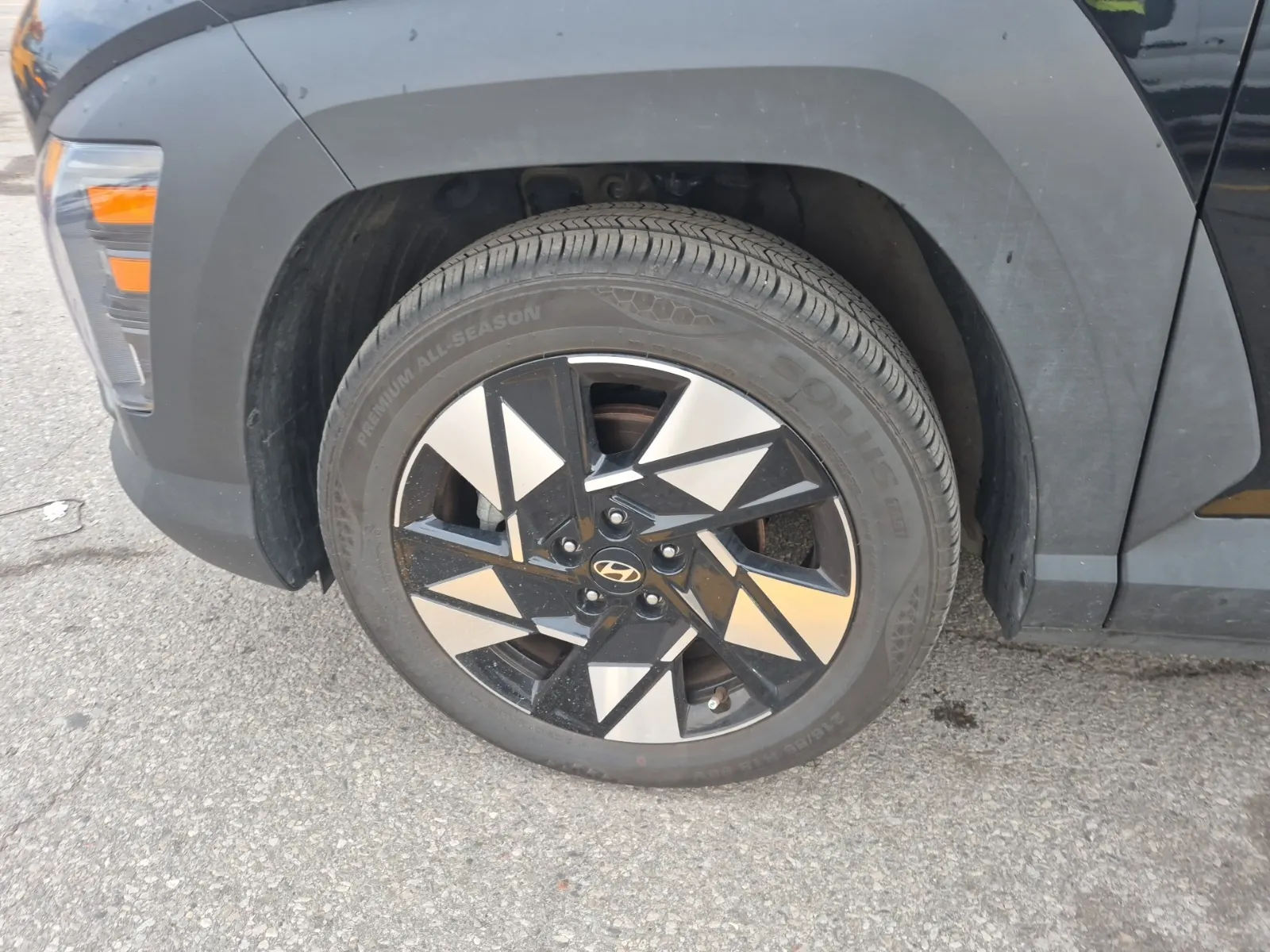 Front driver wheel/tire photo