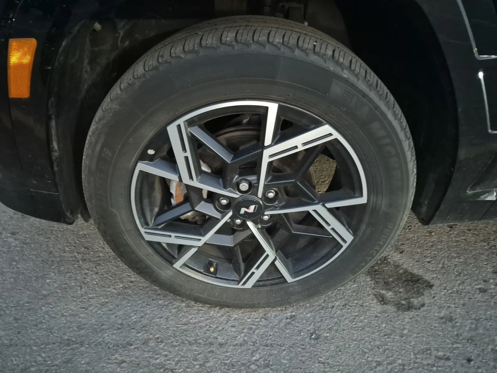 Front driver wheel/tire photo