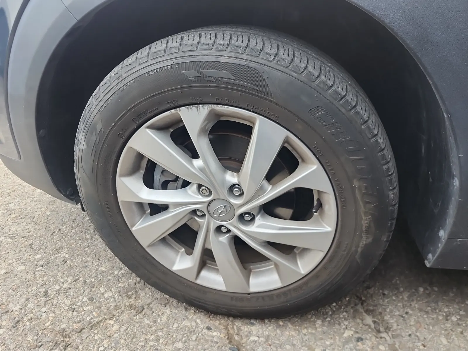Front driver wheel/tire photo