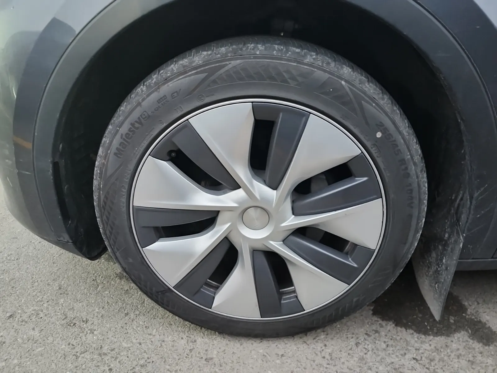 Front driver wheel/tire photo
