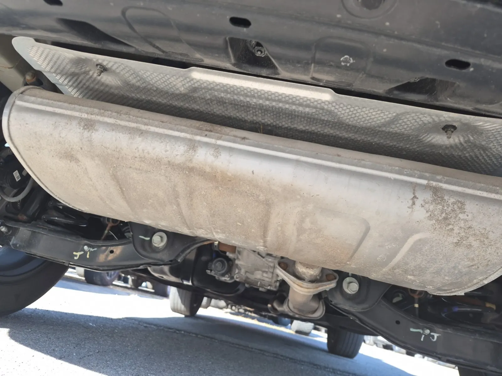 Undercarriage - Rear Photo