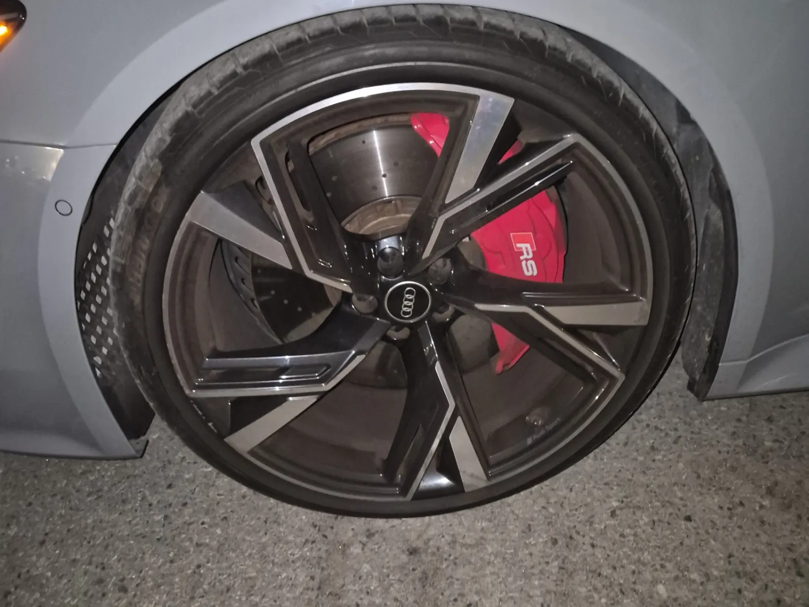 Front driver wheel/tire photo