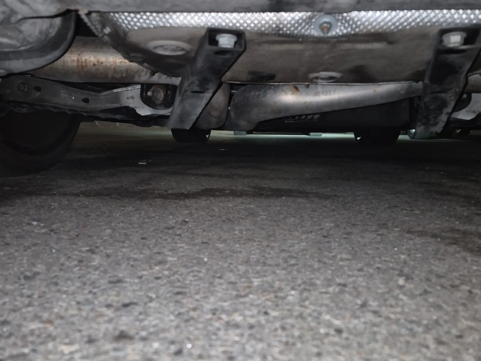 Undercarriage - Rear Photo