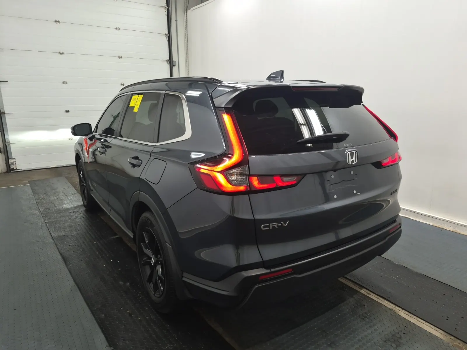 Driver Rear 3/4 Photo