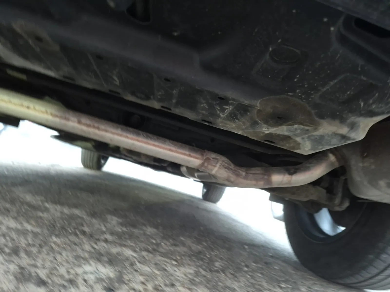 Undercarriage - Rear Photo