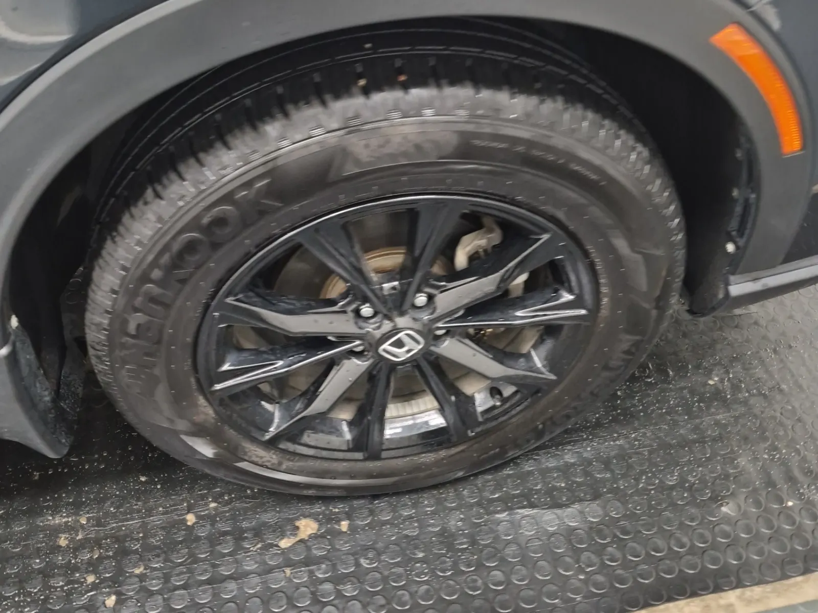 Right Front Wheel/Tire Photo