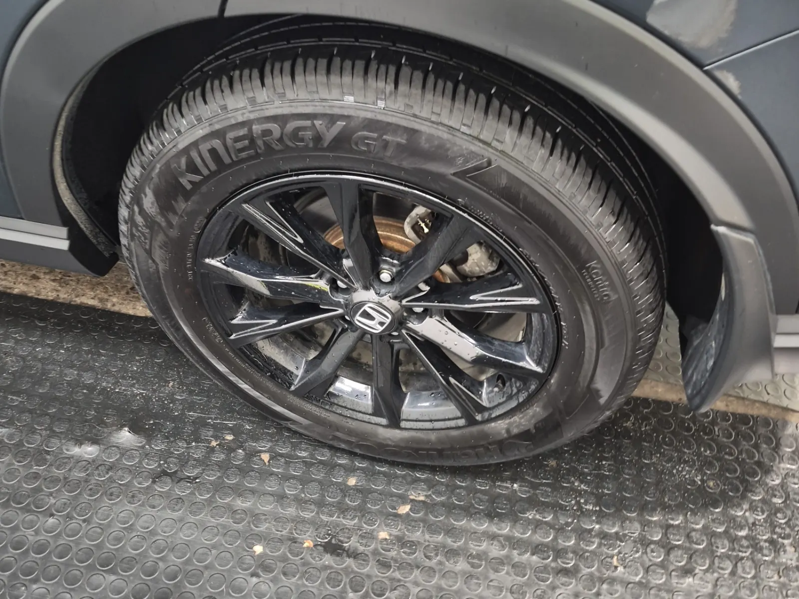 Left Rear Wheel/Tire Photo