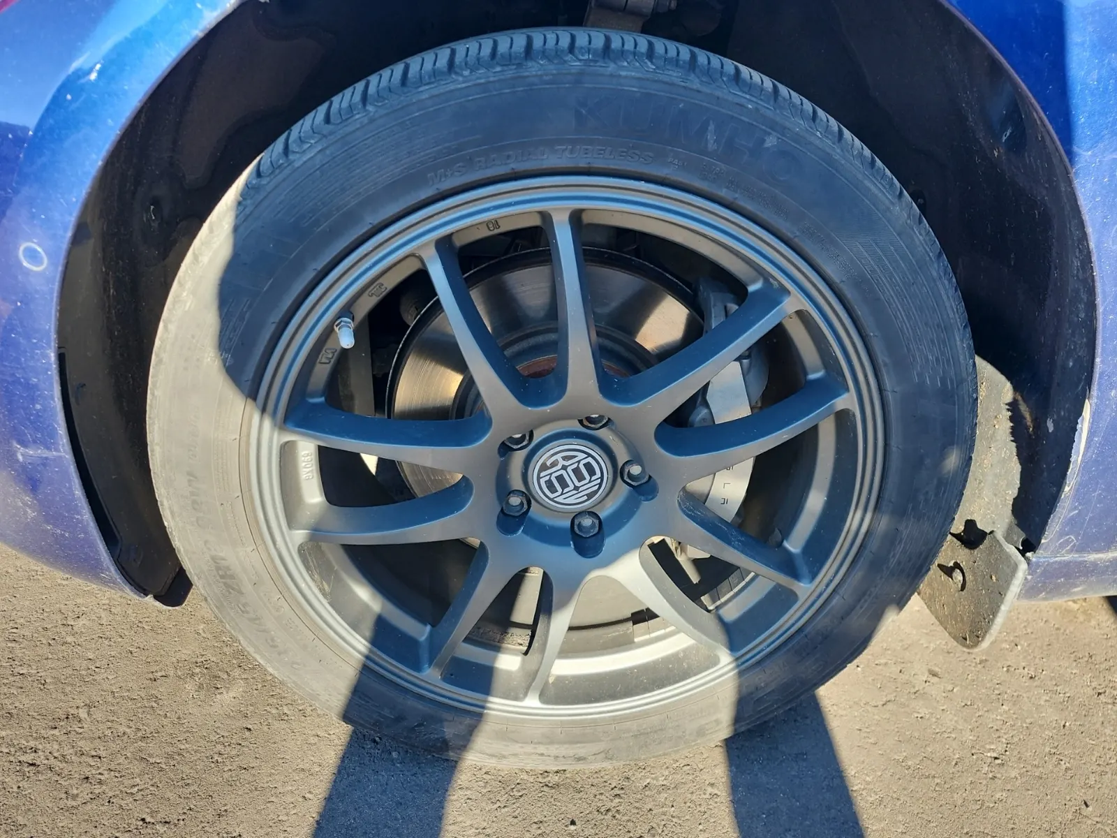 Front driver wheel/tire photo
