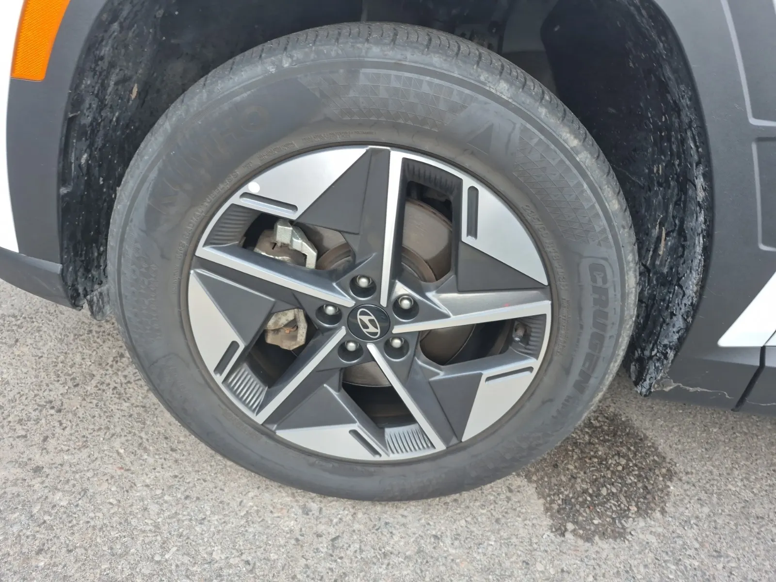 Front driver wheel/tire photo