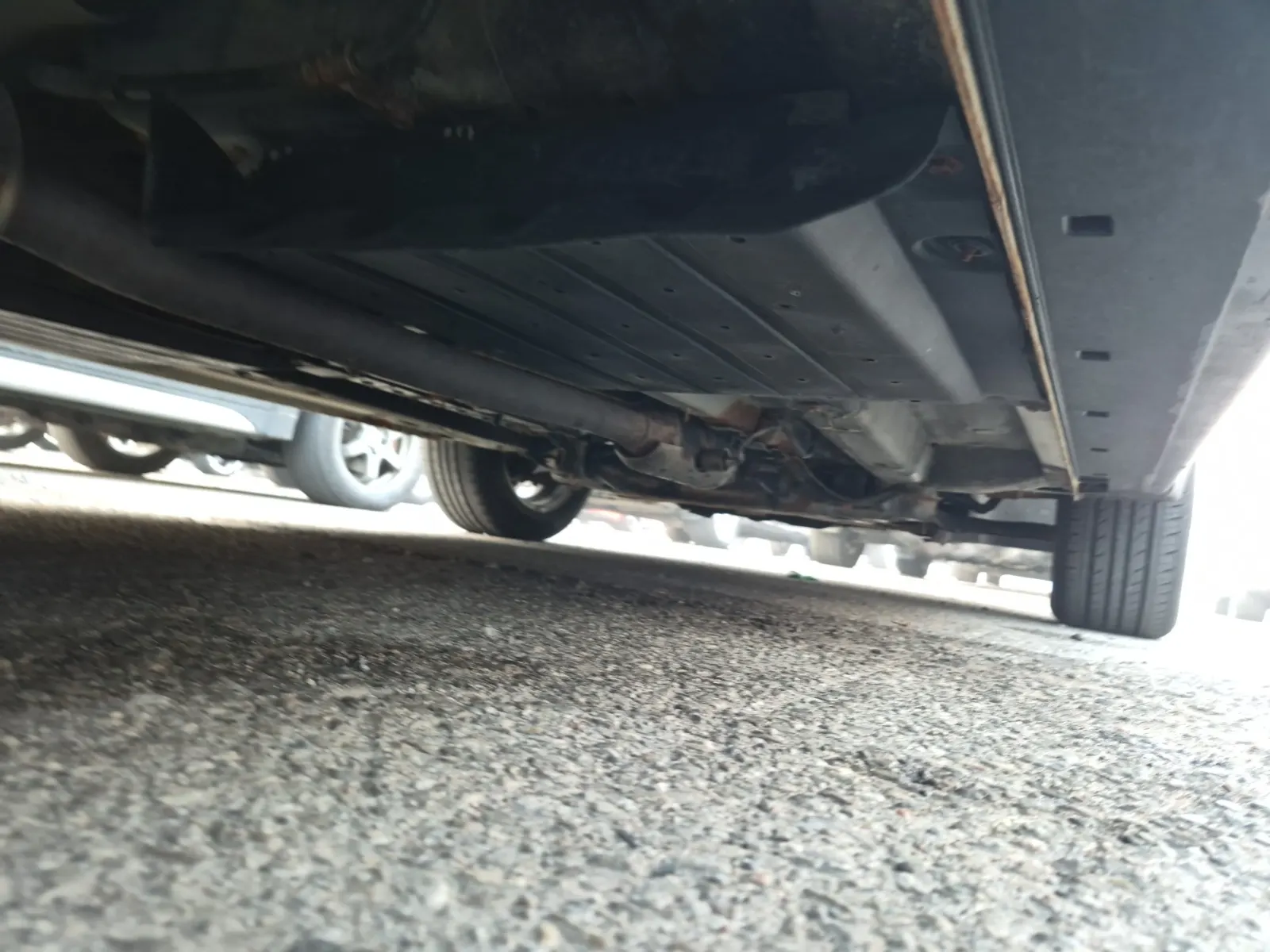Undercarriage - Passenger Photo