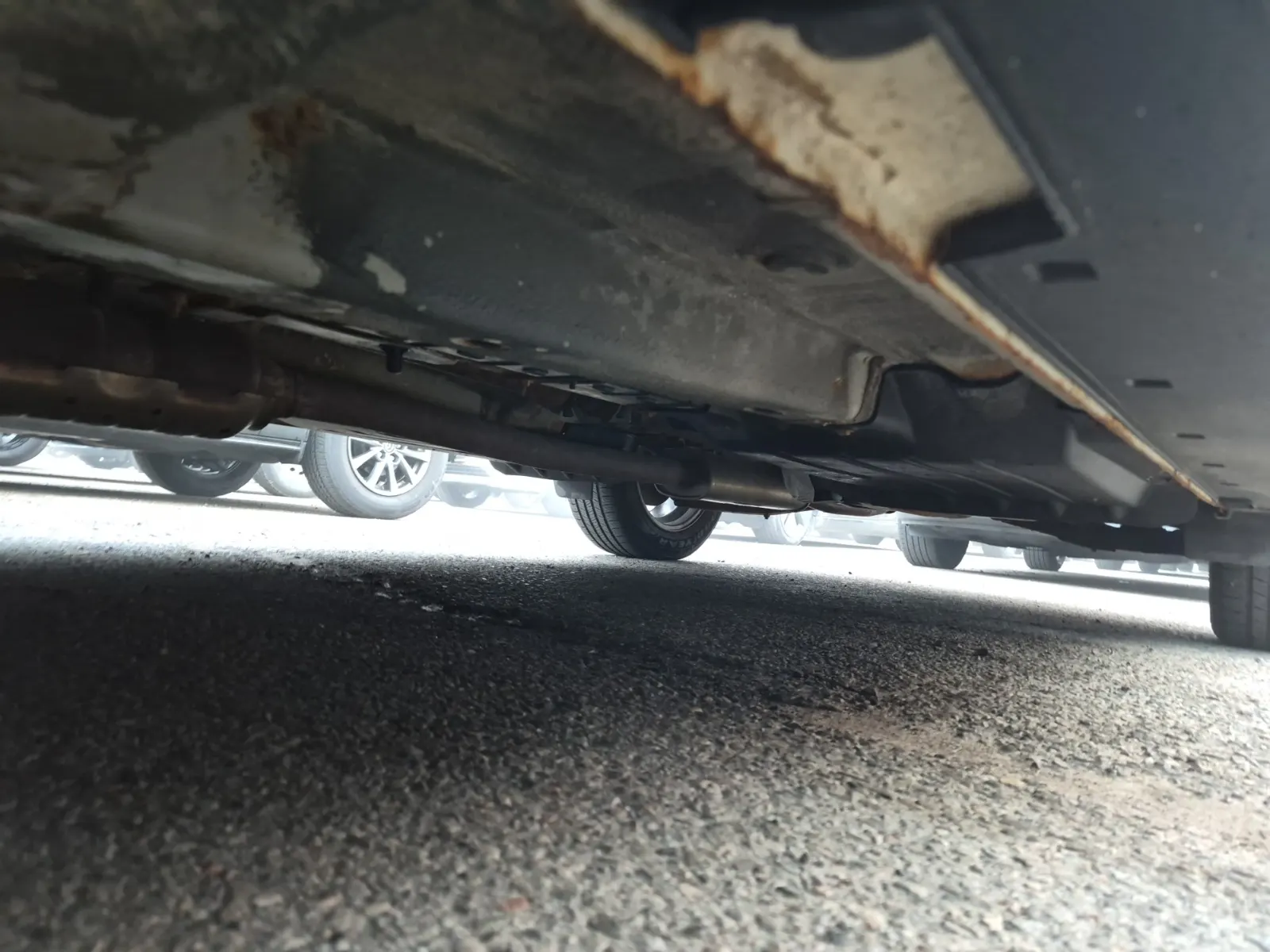 Undercarriage - Driver Photo