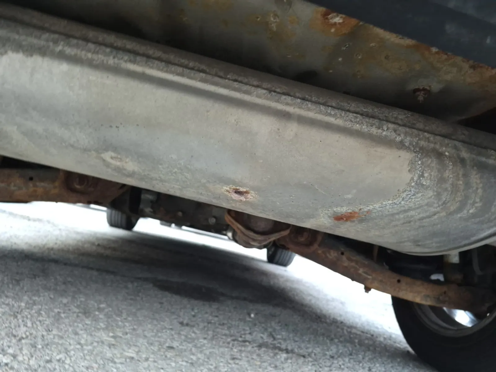 Undercarriage - Rear Photo