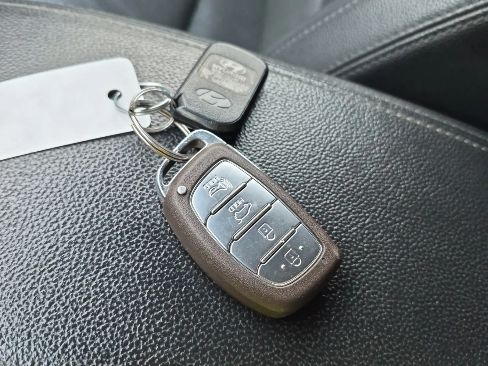 Keys/Fobs/Manual Photo