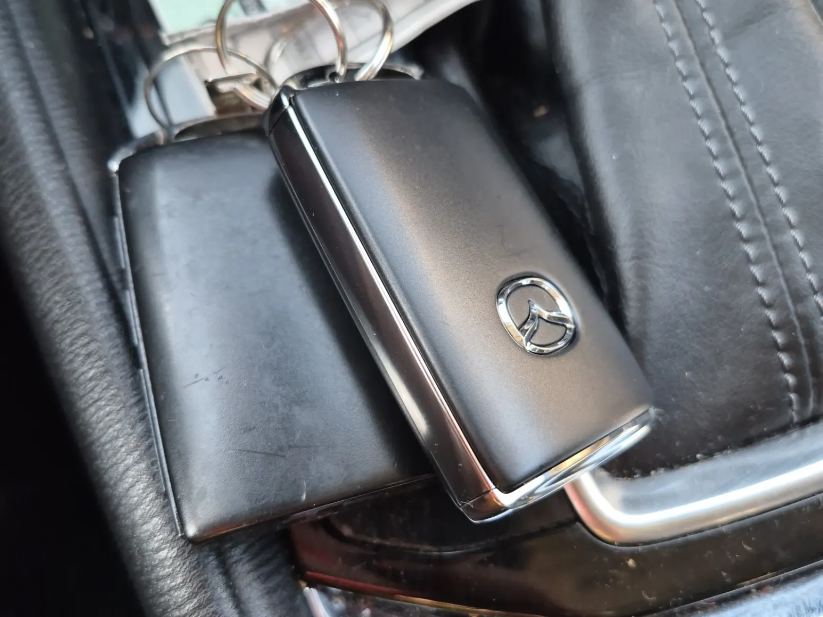 Keys/Fobs/Manual Photo
