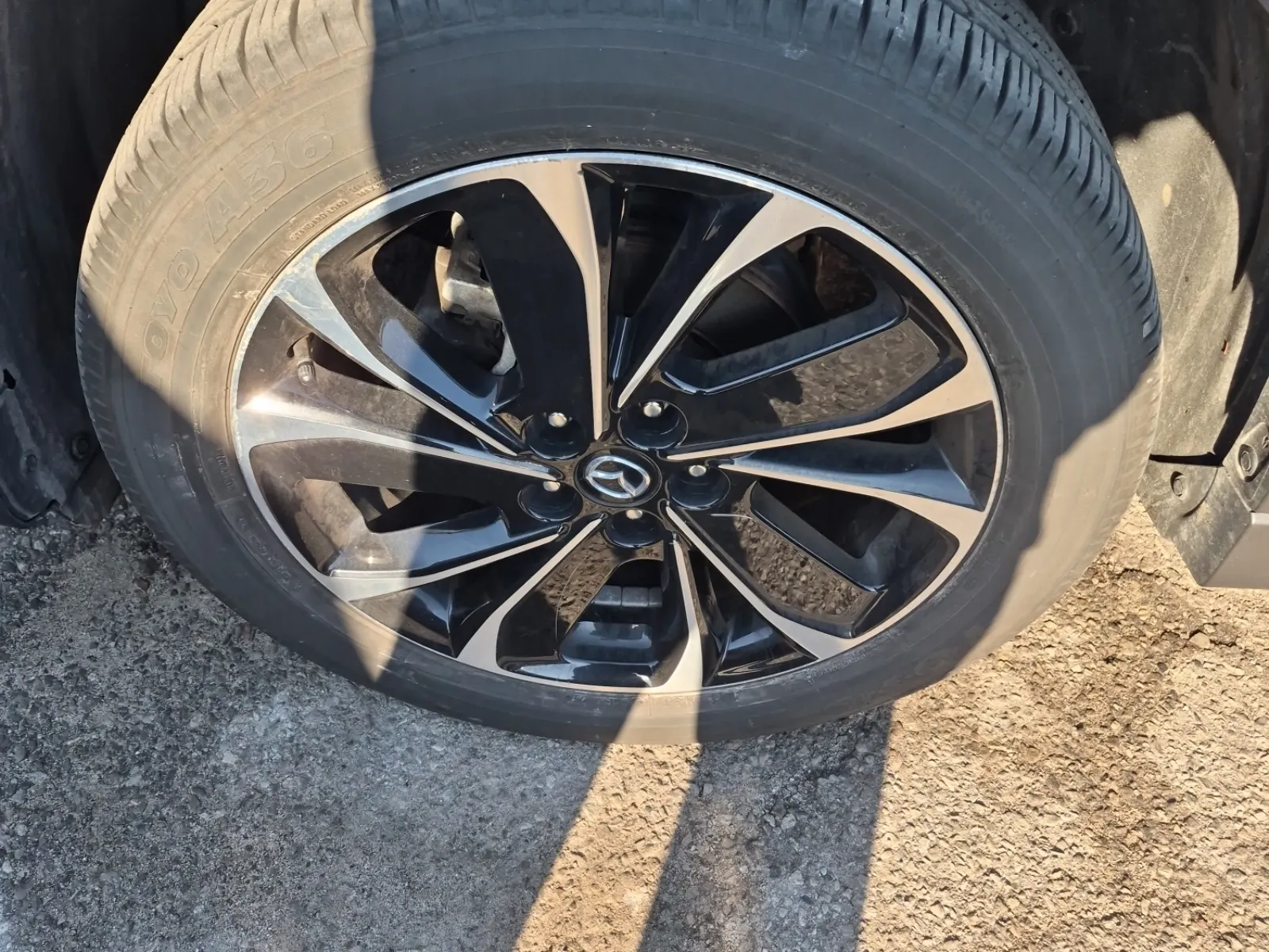 Front driver wheel/tire photo