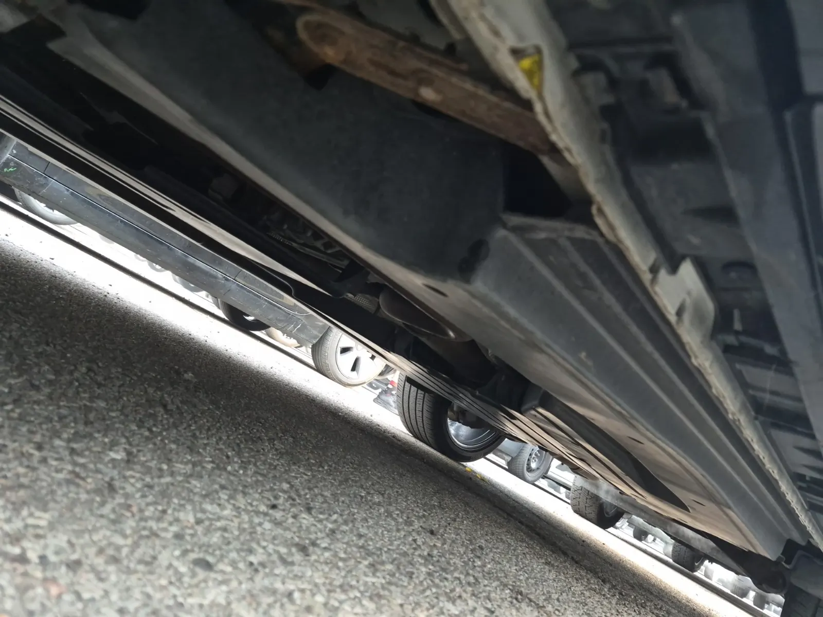Undercarriage - Driver Photo