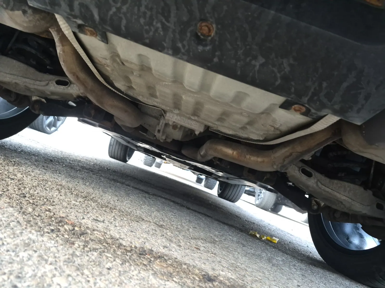 Undercarriage - Rear Photo