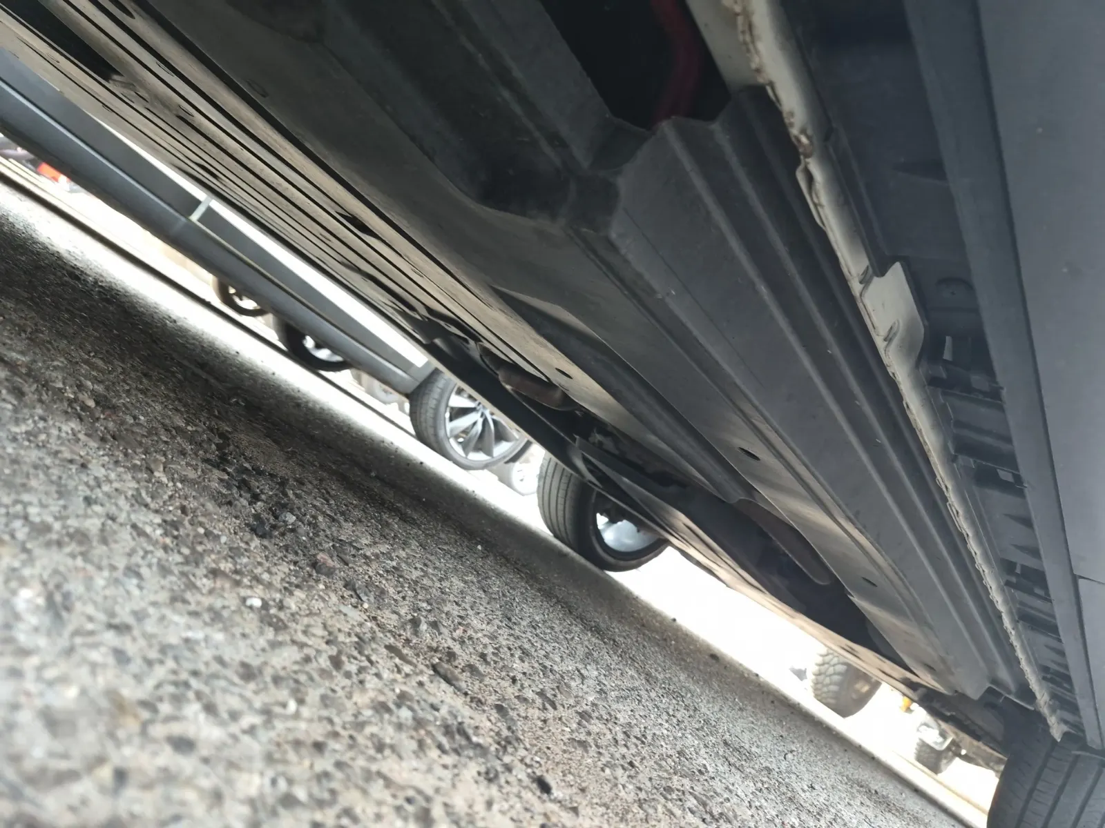 Undercarriage - Passenger Photo