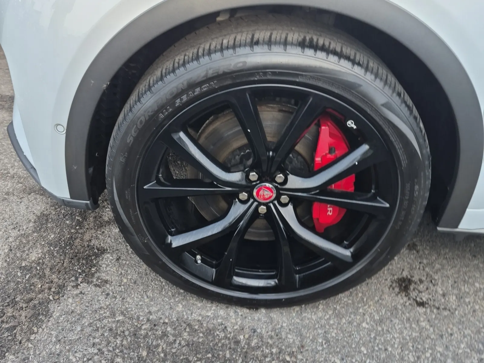 Front driver wheel/tire photo