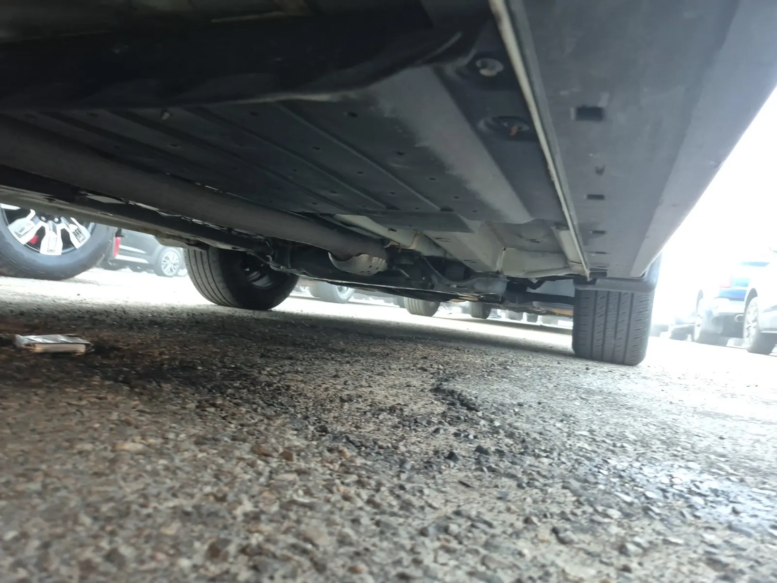 Undercarriage - Passenger Photo