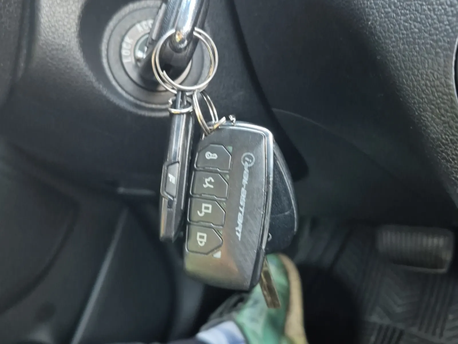 Keys/Fobs/Manual Photo