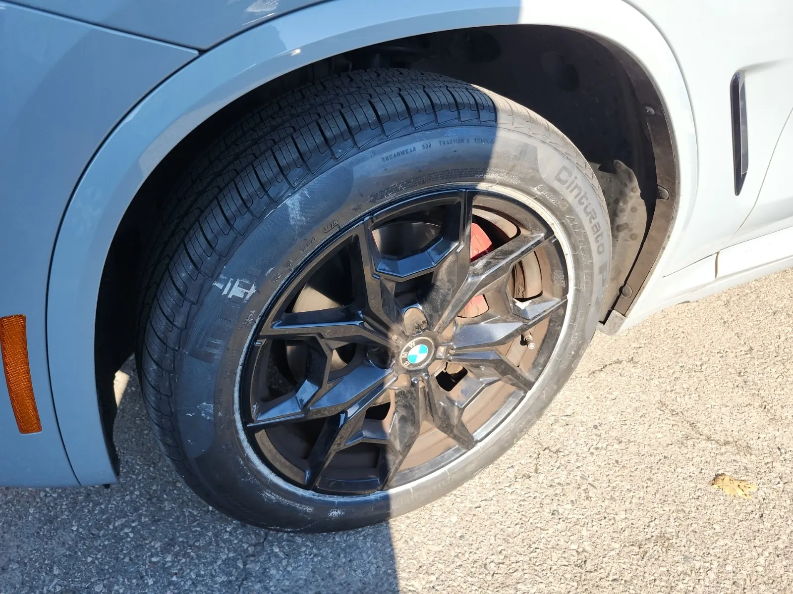 Front driver wheel/tire photo