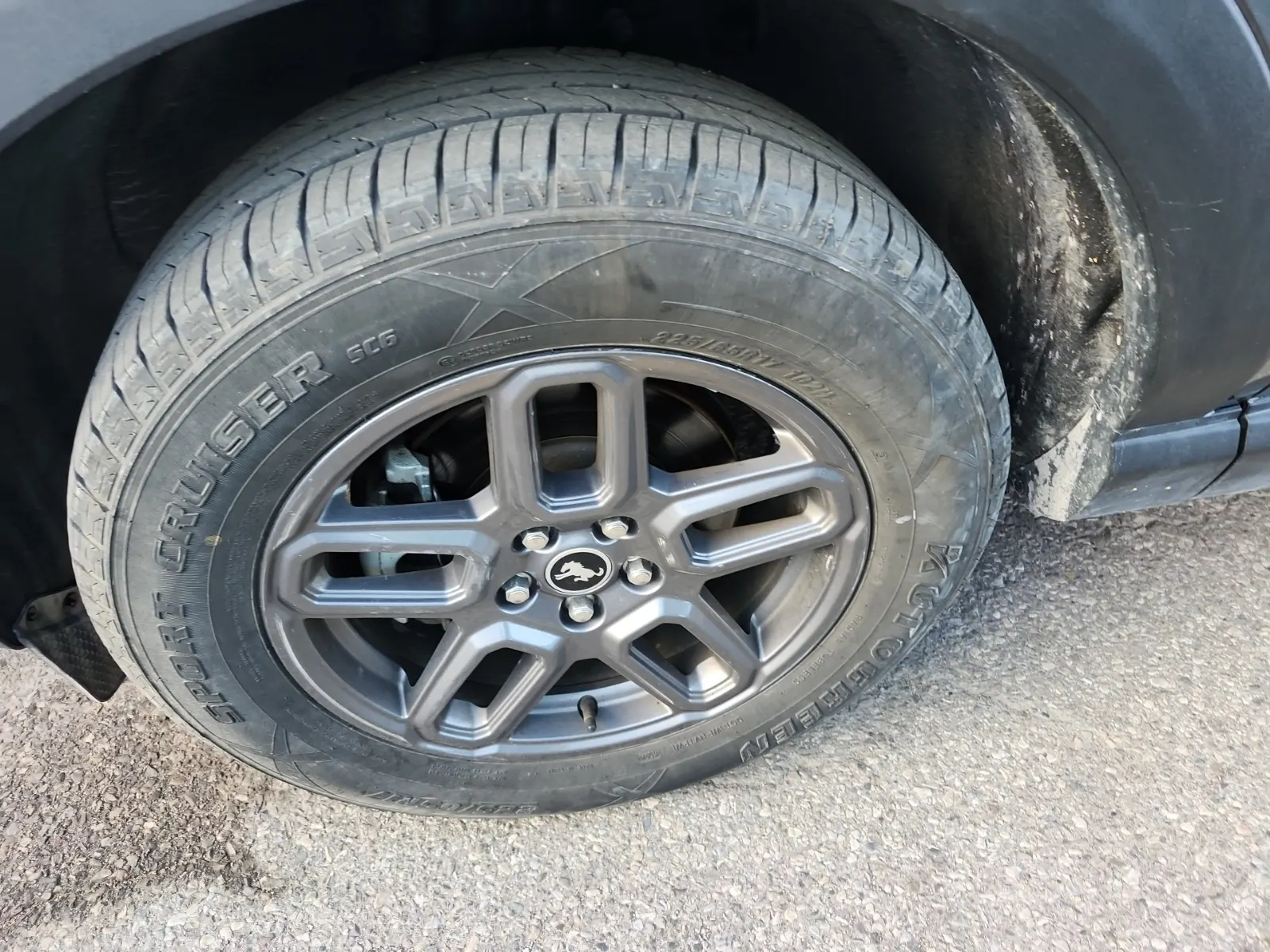 Front driver wheel/tire photo