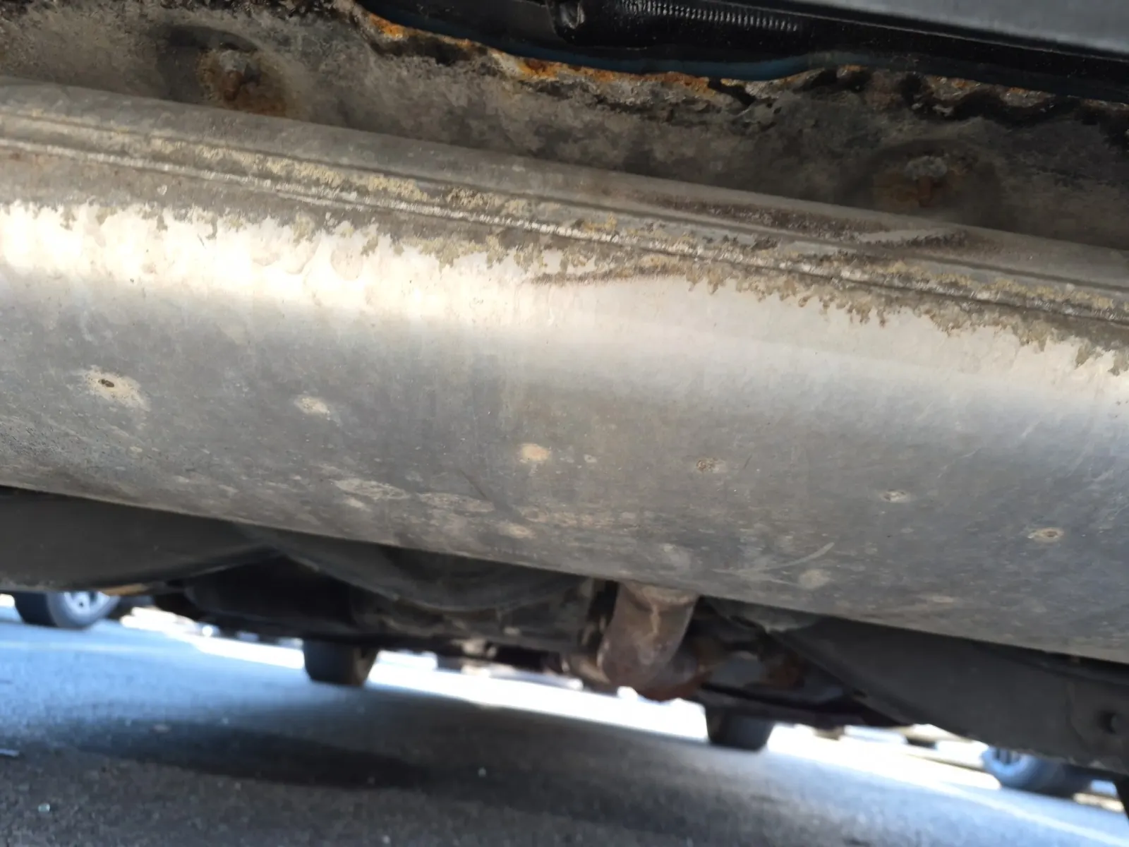 Undercarriage - Rear Photo