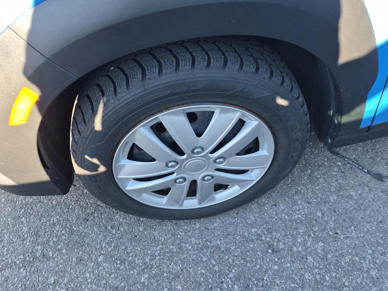 Front driver wheel/tire photo