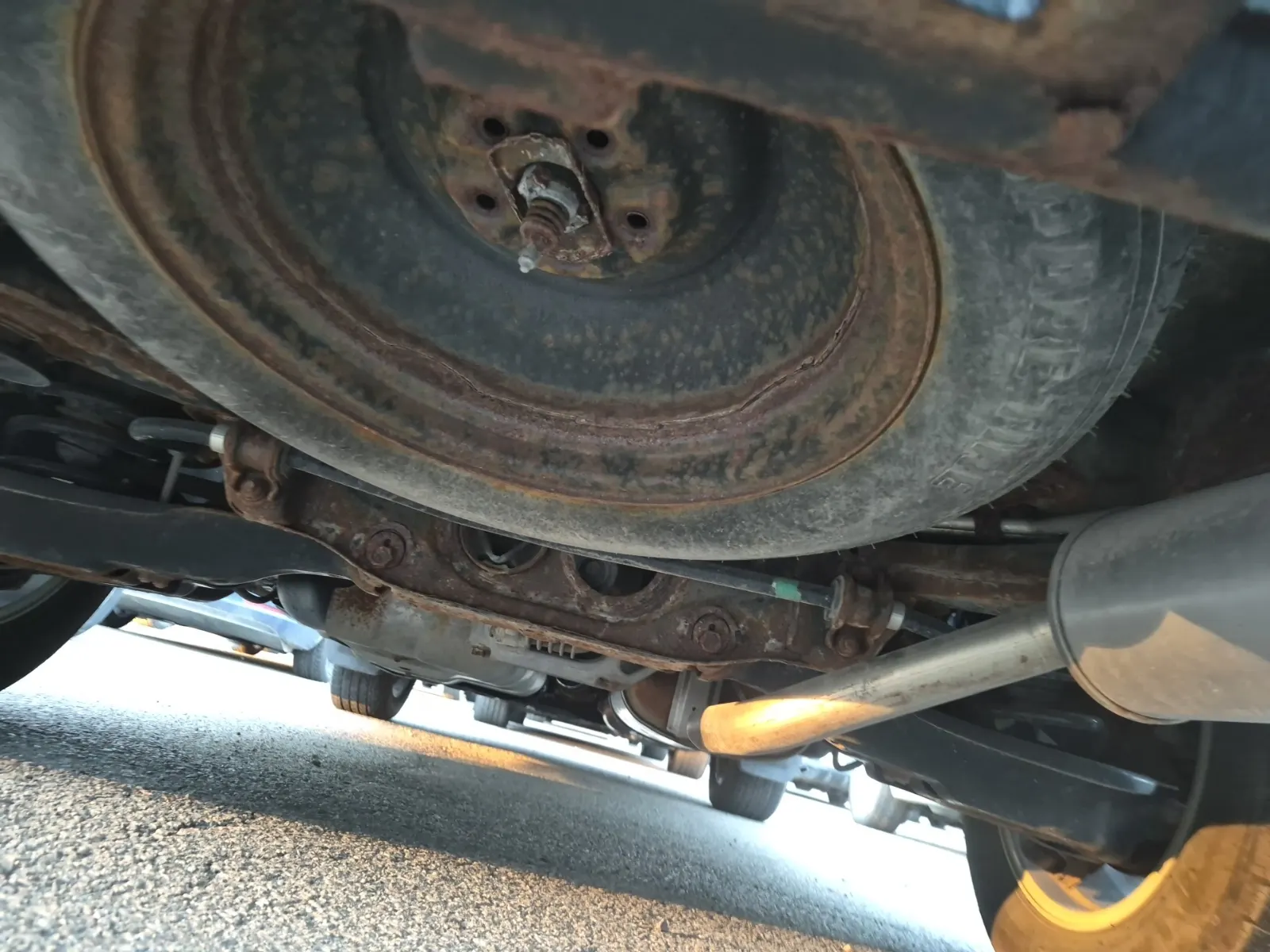 Undercarriage - Rear Photo
