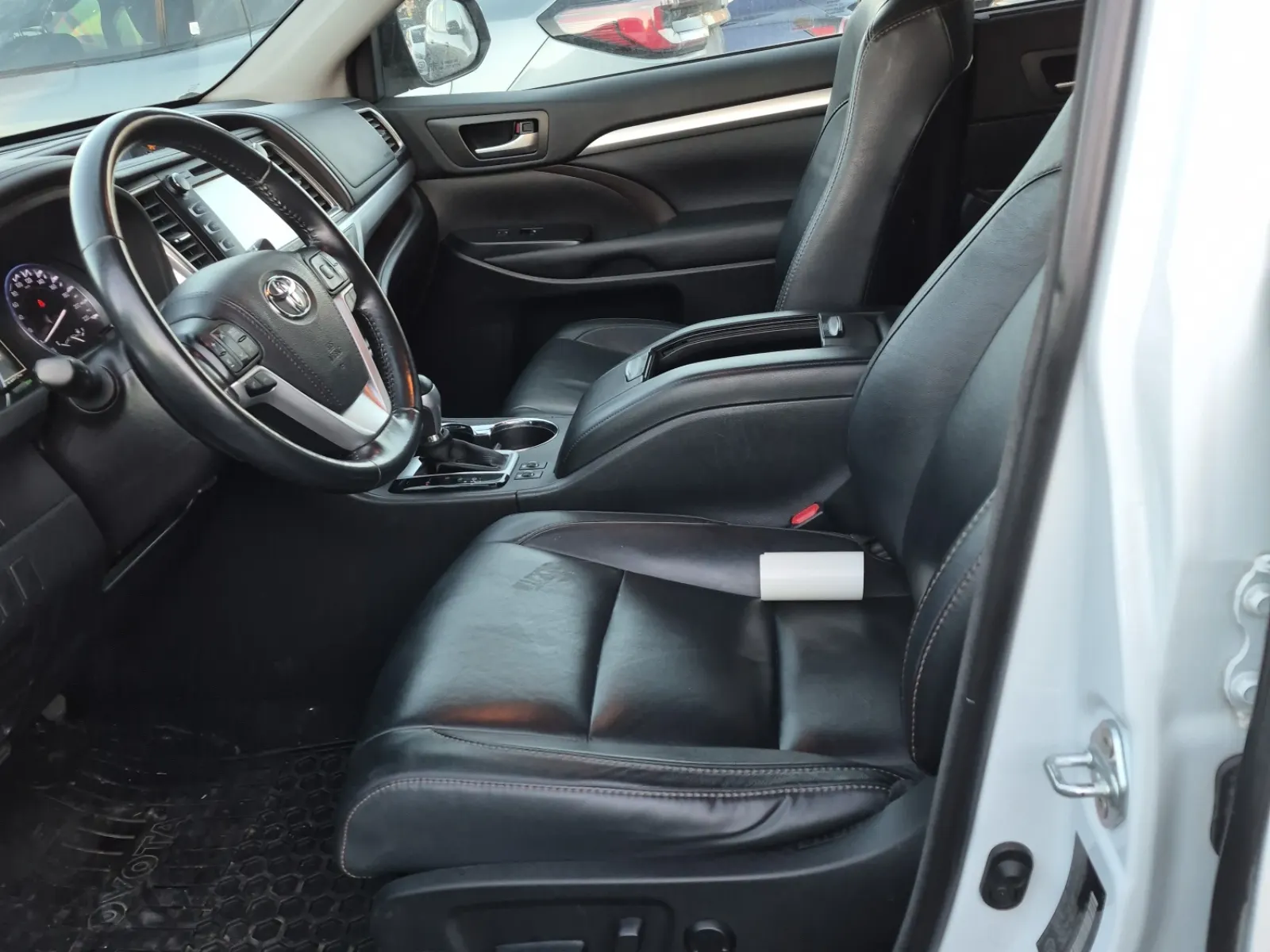 Front Interior Photo
